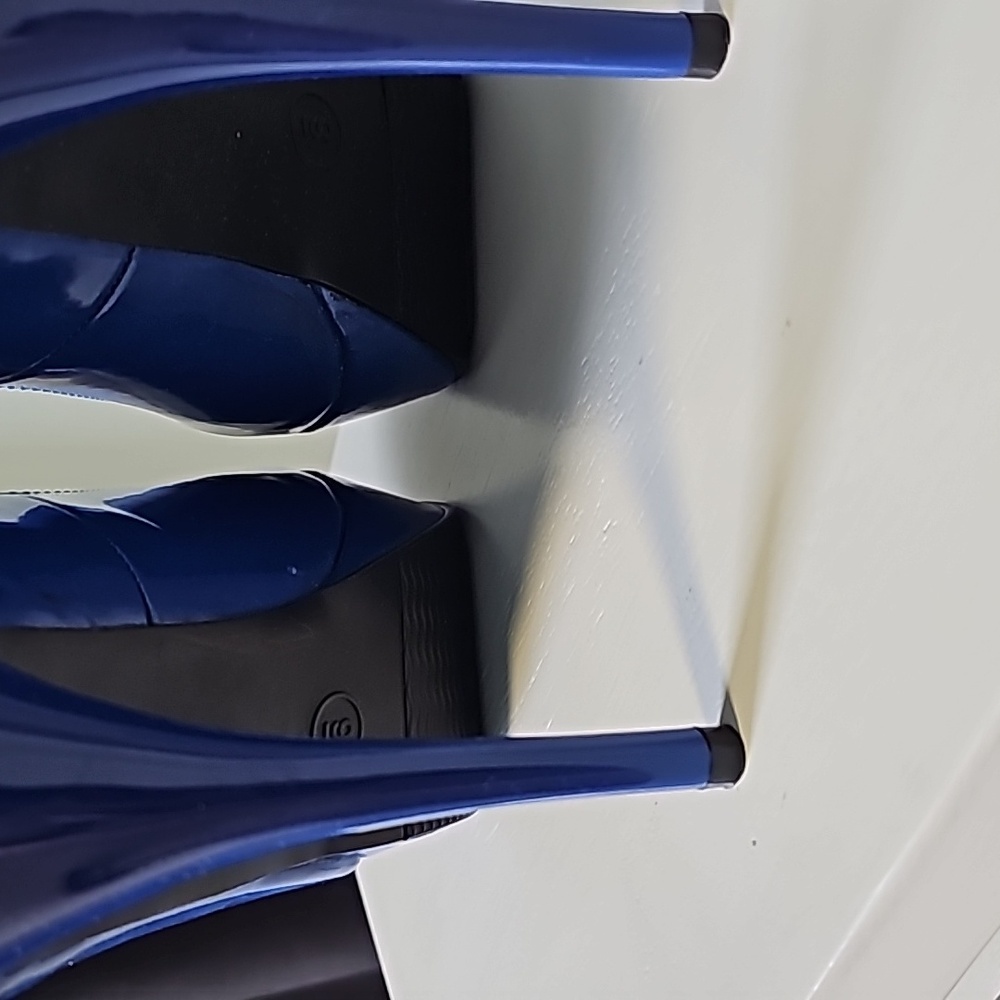 Shoes - Picture 4 of 4